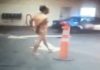 Hombre caminaba desnudo pidiendo a gritos que le sacaran un consolador