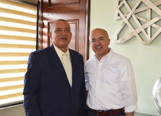 Francisco Domínguez Brito visita al director de la Coraasan
