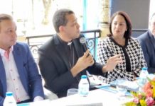 Obispo auxiliar de Santiago critica falta de comunicación de políticos