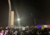 Miles personas abarrotan Plaza de la Bandera en protesta contra la JCE