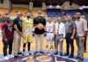 Karl Malone realiza saque de honor en el basket de Santiago