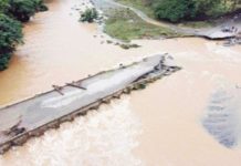 Colapsa puente en La Vega por inundaciones causadas por las lluvias