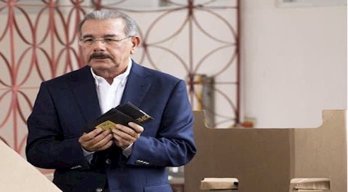 Presidente Danilo Medina vota en elecciones municipales
