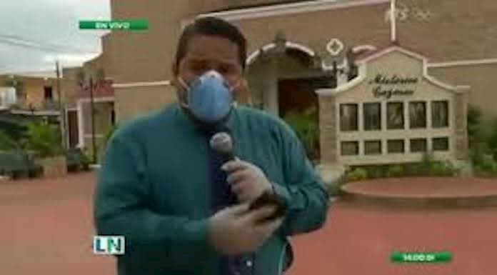 Periodista estalla en llanto cuando transmitía en vivo crisis del coronavirus