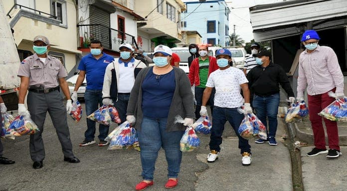 Plan Social y Gobernación Santiago entregan 30 mil raciones alimenticias