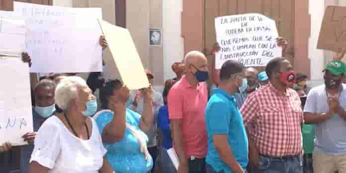 Gobernadora de la provincia Duarte enfrenta su primera protesta