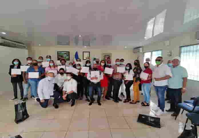 INTABACO realiza nueva graduación de artesanos y entrega 20 jóvenes a empresa tabacalera La Auror