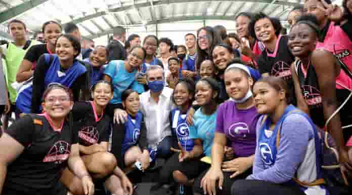 Presidente Luis Abinader respalda deporte y juventud en Santiago