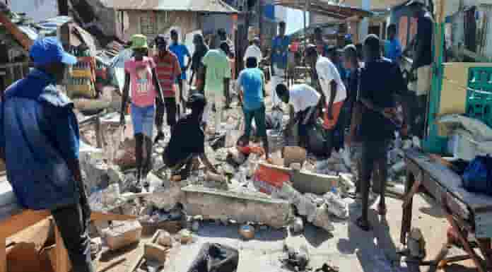 Suben a 725 los muertos y 2,800 heridos por terremoto de Haití