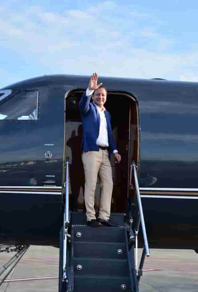 Abel Martínez viaja en lujoso y costoso jet privado hacia Estados Unidos