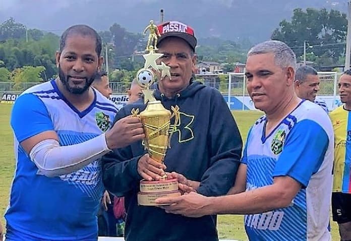 Jarabacoa FC gana Nacional Veteranos de Fútbol dedicado a diputado Edwin Mejía