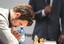 Magnus Carlsen consigue su primera victoria en el Mundial tras casi 8 horas de juego