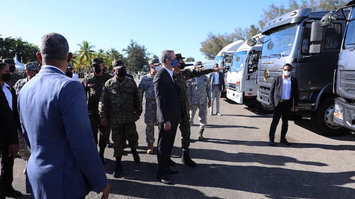 Presidente Luis Abinader entrega 305 vehículos para modernizar parque móvil de las FFAA