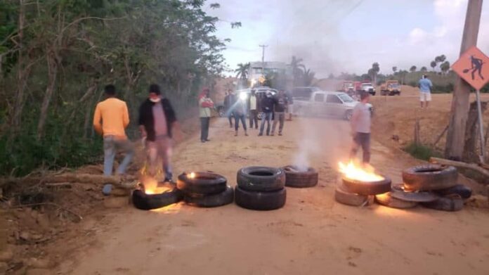 Puerto Plata: Protestan en Guzmancito y Maimón por carretera