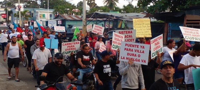 Moradores de Licey, Monte Adentro y Moca protestan por reivindicaciones
