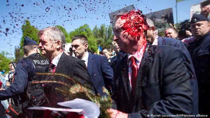 Polonia: Embajador ruso fue atacado en Varsovia con pintura roja