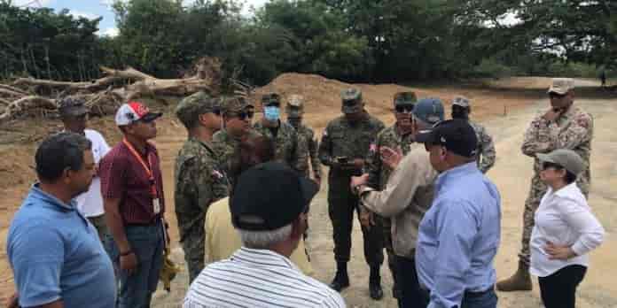 Obras públicas se reúnen con propietarios de terrenos en conflicto donde se construirá verja fronteriza en Dajabón