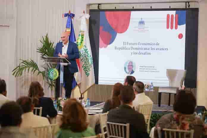 La Vega: Isa Contreras destaca impulso de la actividad privada para recuperación económica