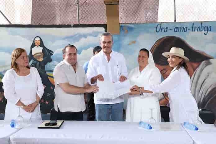 Presidente Luis Abinader entrega 154 millones de pesos en Constanza