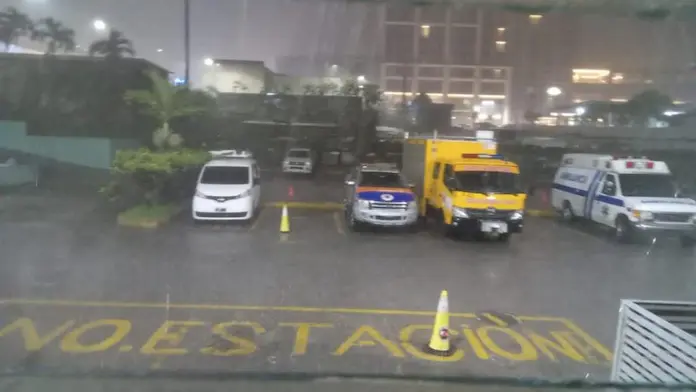 Fuertes aguaceros provocan inundaciones en Santiago este domingo 27 de abril de 2025
