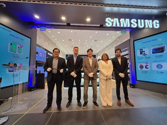 De izquierda a derecha Fernando Escobedo, Nicolás Scagnetti, Eugene Jo, Clara Francisco y Sebastián Muñoz (1)