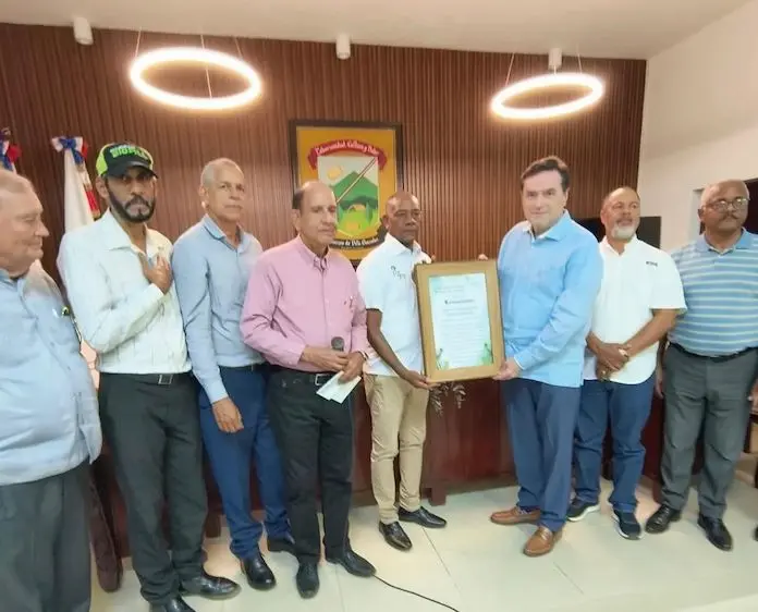 Reconocen a Armando Rodríguez por compromiso ambiental