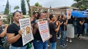 Seis años de espera- Padres del Politécnico Nuestra Señora de las Mercedes exigen fin de obras escolares