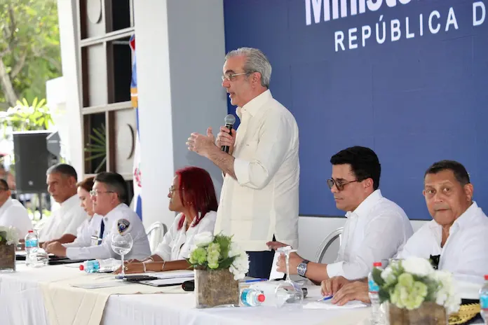 Abinader impulsa obras en Samana