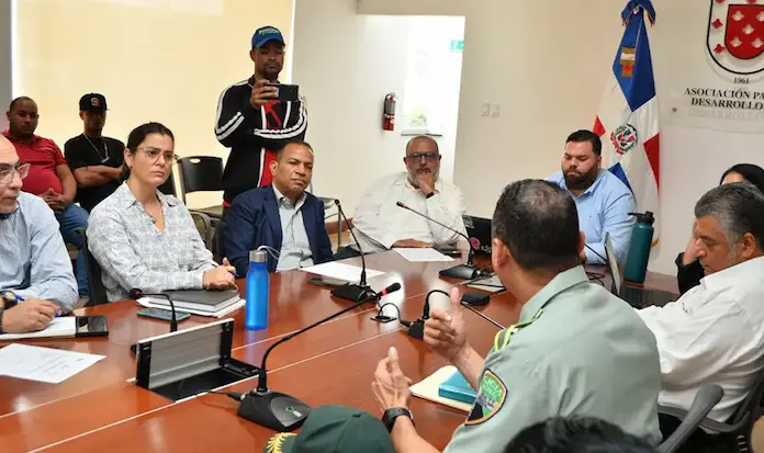 CNTT y sectores clave debaten futuro del transporte público en Santiago