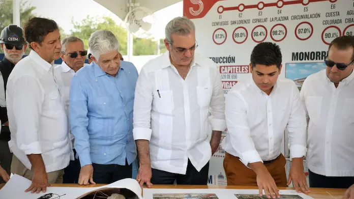 Luis Abinader supervisa trabajo monorriel Santiagoeg
