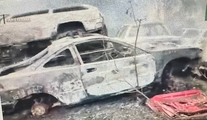 Carros quemados en Aguayo, Duarte (2)
