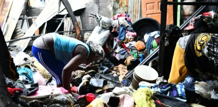 Fuego en Vuelta Larga deja varias familias a la intemperie en Santiago