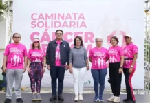 Santiago se tiñe de rosa en caminata contra el cáncer de mama organizada por Fundación Unión Médica