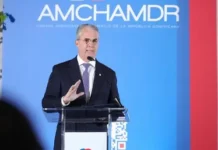 René Grullón llama a liderar con visión y disciplina ante los desafíos globales de la economía