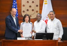 Kathy Hochul recibe la llave de Santiago y promete fortalecer los lazos entre Nueva York y la República Dominicana