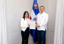 Embajadora Leah Campos presentó copias de estilo al canciller Roberto Álvarez