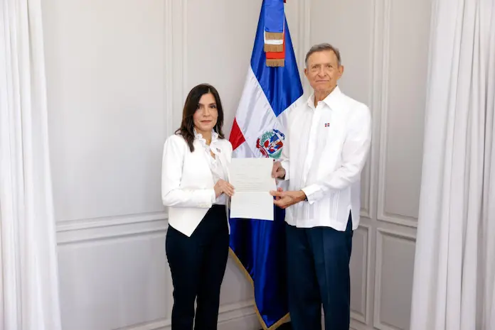 La embajadora Leah Campos junto al canciller dominicano Roberto ÁlvarezCancilleria dominicana