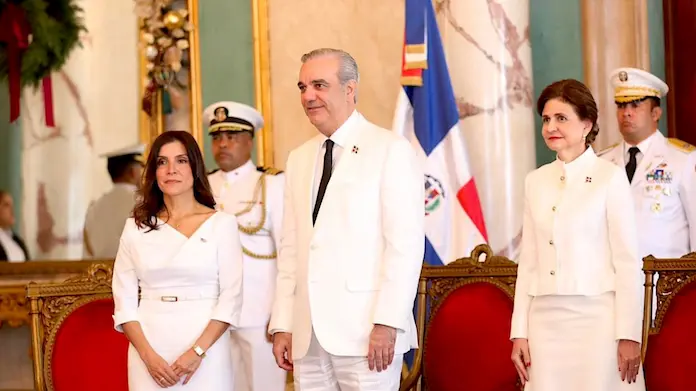 Luis Abinader al momento de recibir los embajadores (1)