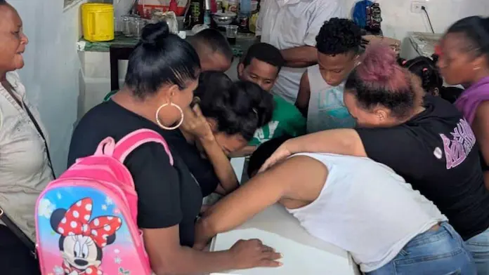 Madre pide justicia por la muerte de su hija de 13 años en Santiago (1)