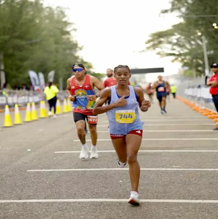 2-Anayelis Ramirez, ganadora de primer lugar en los 21 kilometros (Copy) (1)
