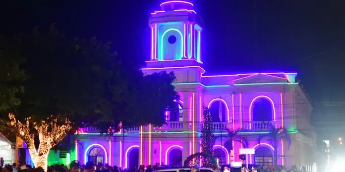 San Francisco de Macorís enciende la Navidad con una vistosa inauguración de luces en el parque Duarte (1)