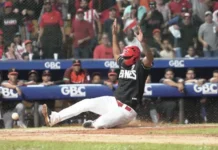 Leones del Escogido anotan cinco en el 8vo y toma control Serie Final ante Toros