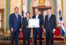 Presidente Luis Abinader concede Orden del Mérito a Orlando Martínez