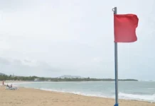 Rescatan seis personas atrapadas por marea en Puerto Plata