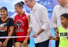 Abinader y alcalde Ulises Rodríguez entregan techado deportivo en Los Ciruelitos