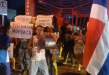 Comunitarios realizan vigilia en Moca por demandas ciudadanas