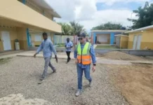 Hombre armado entra a escuela y amenaza con matar al director en Barahona